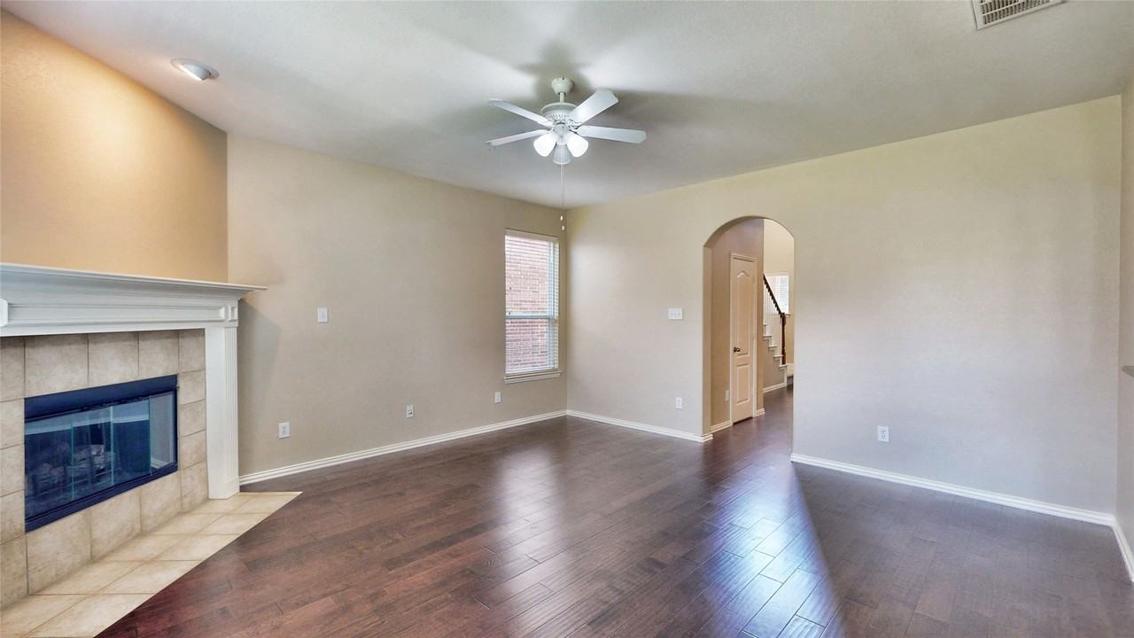 413 Perkins Dr - Photo 5 of 40