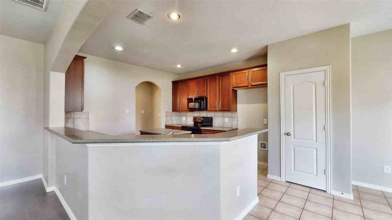 413 Perkins Dr - Photo 6 of 40