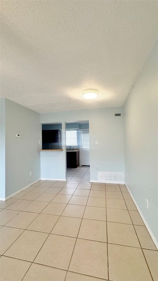 2817 Wimbledon Ct #A - Photo 3 of 11