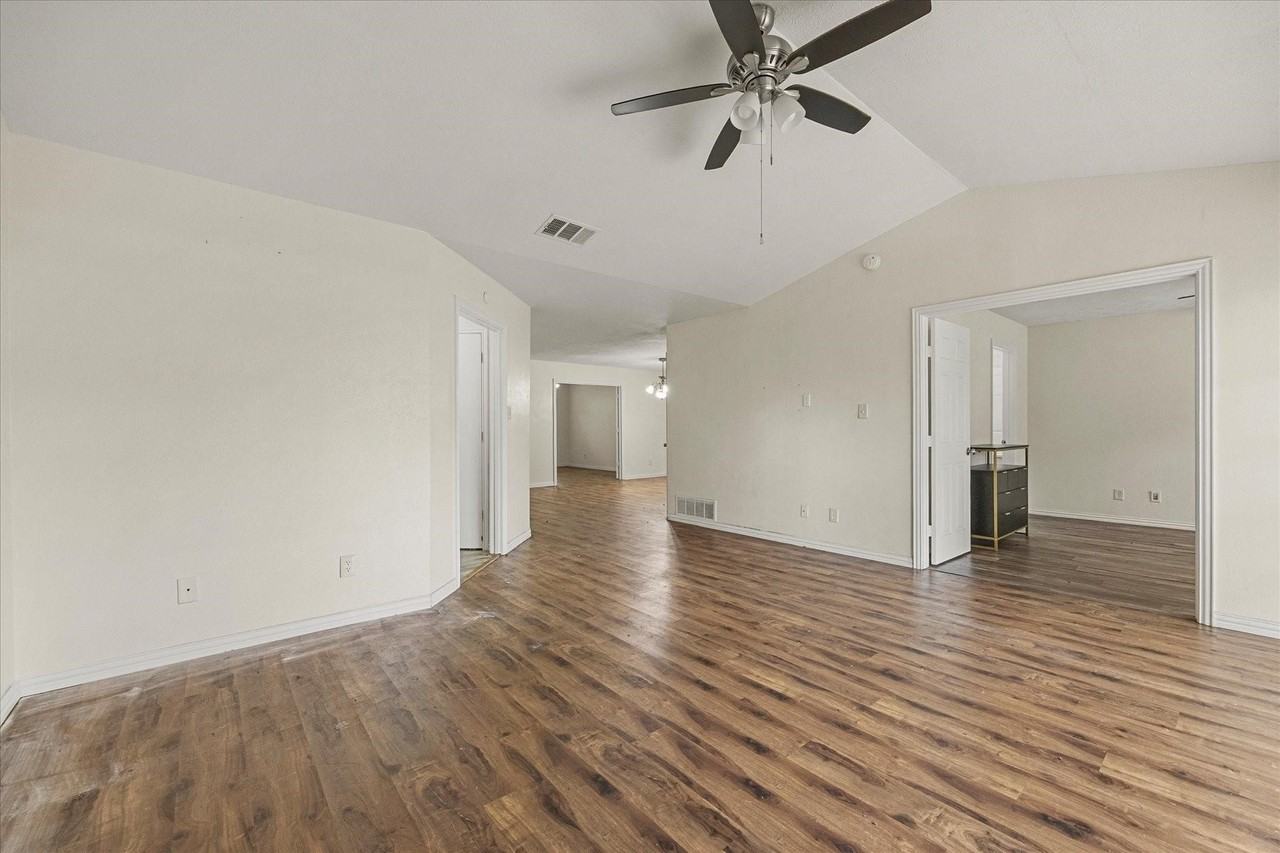 2504 Brook Hollow Ct - Photo 2 of 23