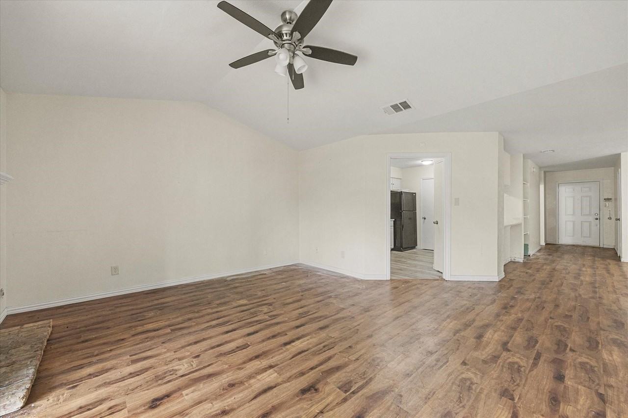 2504 Brook Hollow Ct - Photo 3 of 23