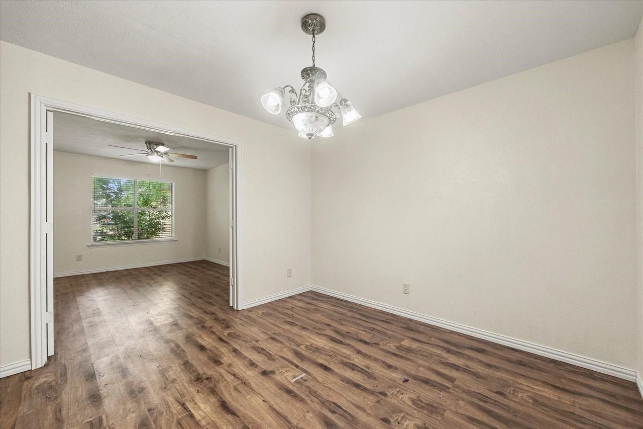 2504 Brook Hollow Ct - Photo 4 of 23