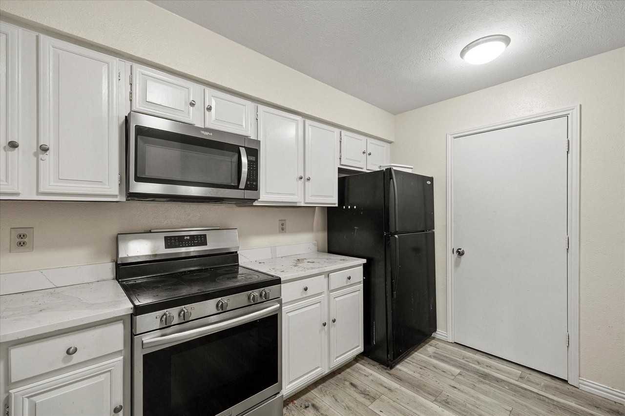 2504 Brook Hollow Ct - Photo 6 of 23