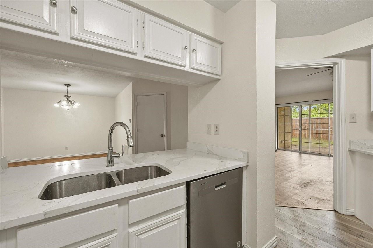 2504 Brook Hollow Ct - Photo 7 of 23