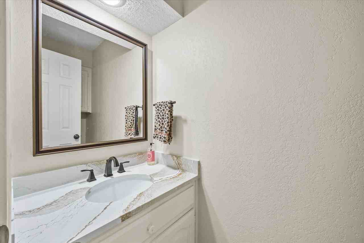 408 S Fannin St #B - Photo 5 of 21