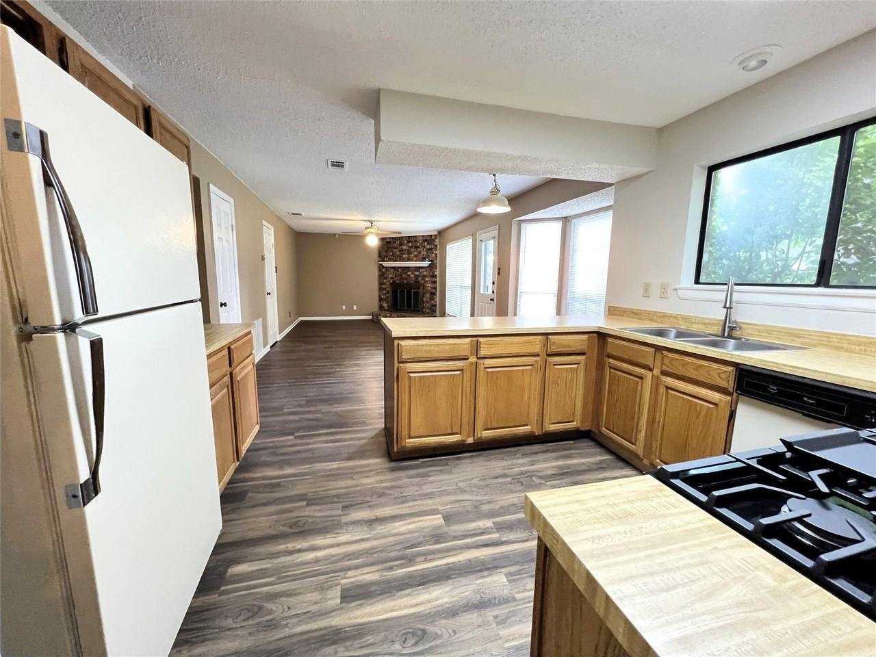 2019 Longmeadow Ct - Photo 6 of 19