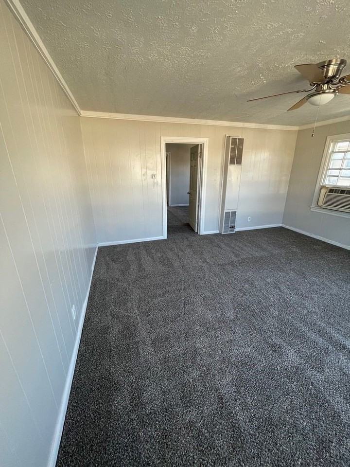 436 Reading St - Photo 5 of 10