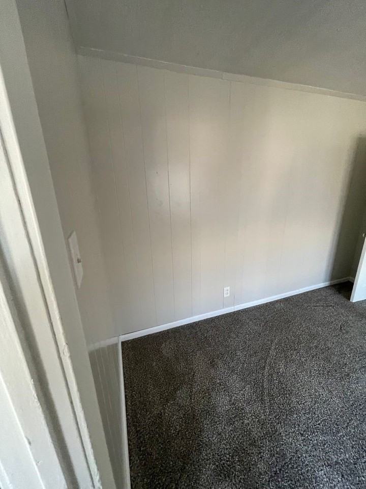 436 Reading St - Photo 6 of 10