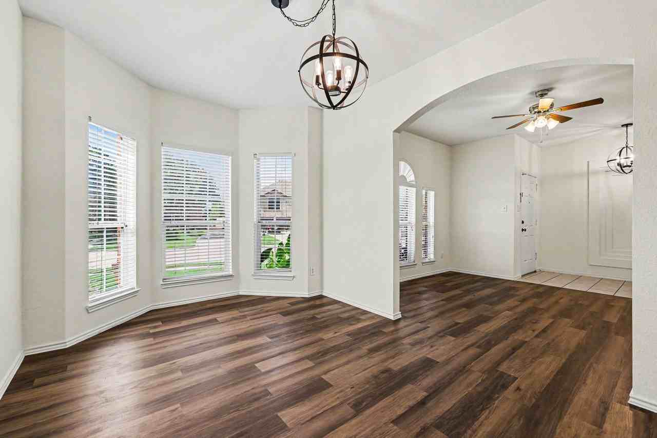 5506 San Marino Dr - Photo 4 of 30