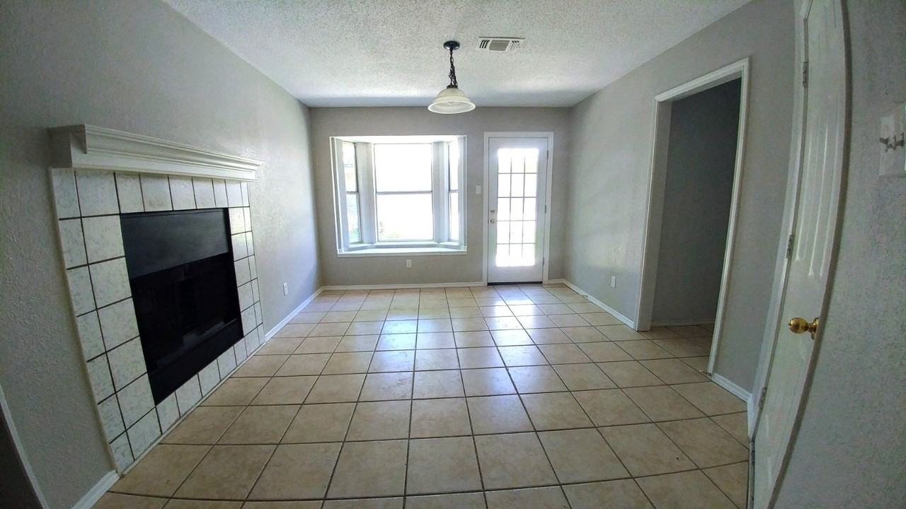 509 Raintree Cir - Photo 5 of 12