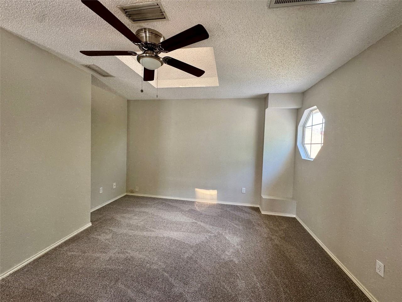 509 Raintree Cir - Photo 6 of 12