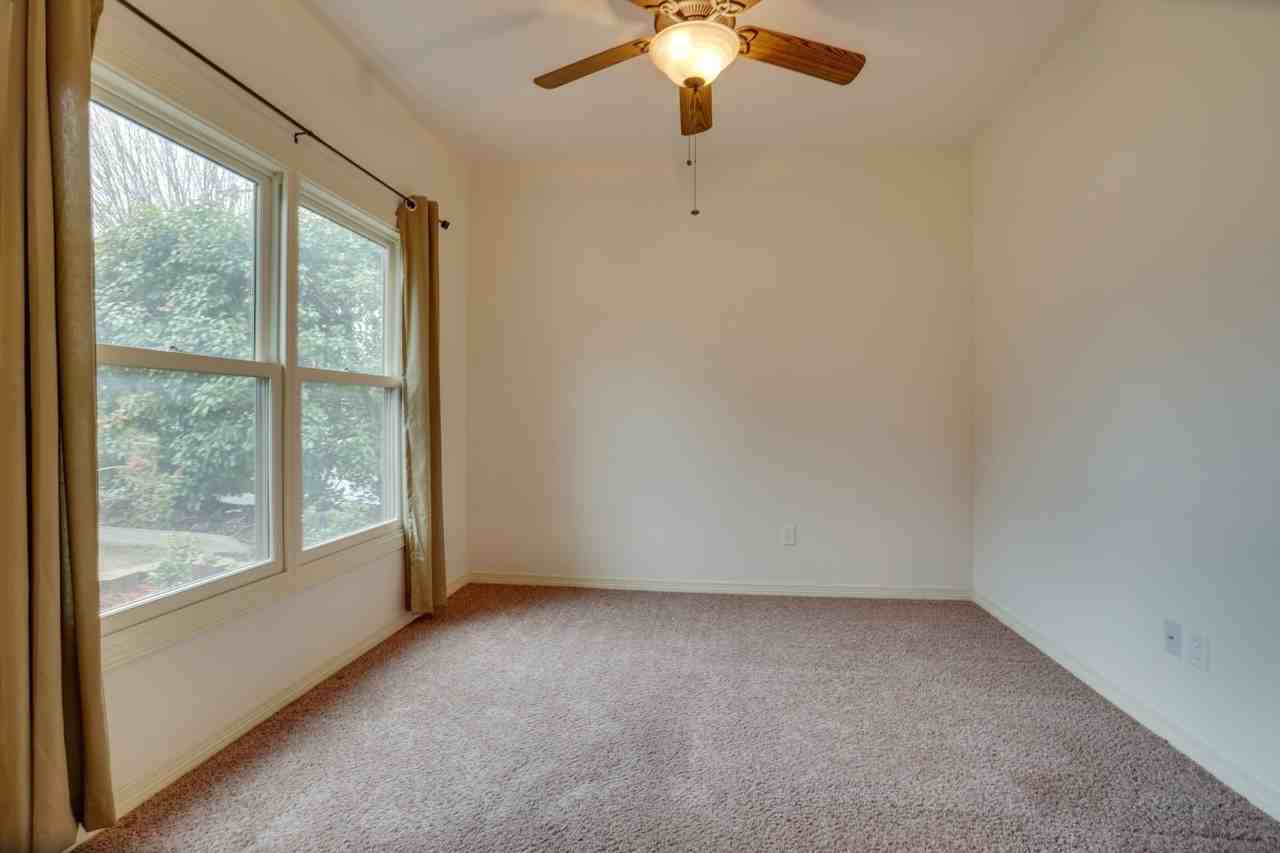 617 E Worth St - Photo 4 of 20
