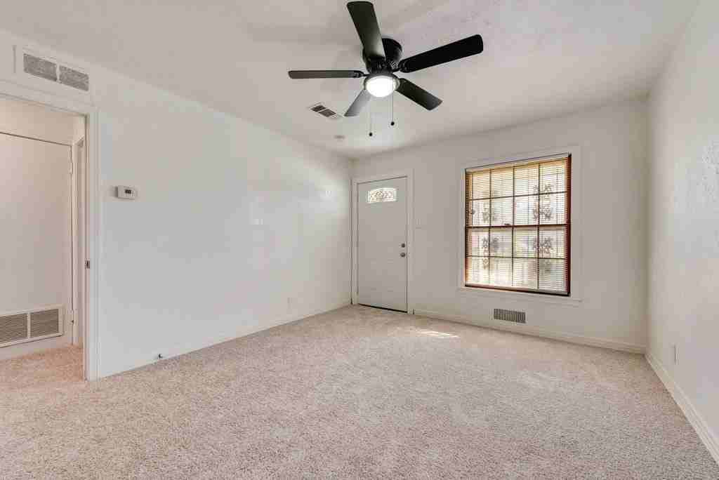 1233 Marion Ave - Photo 3 of 15