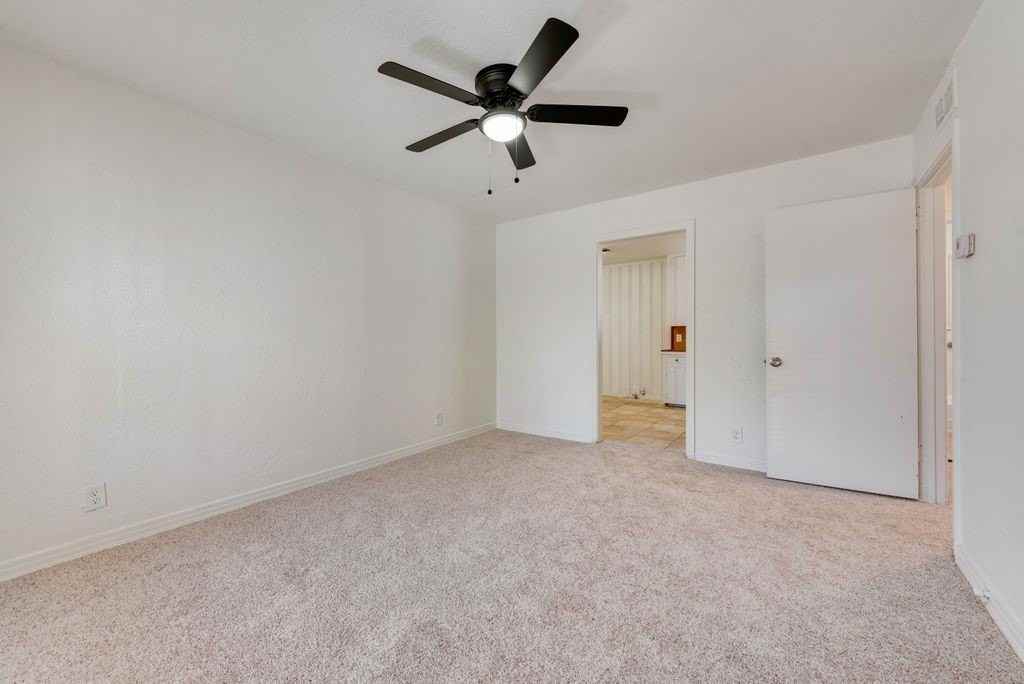 1233 Marion Ave - Photo 4 of 15