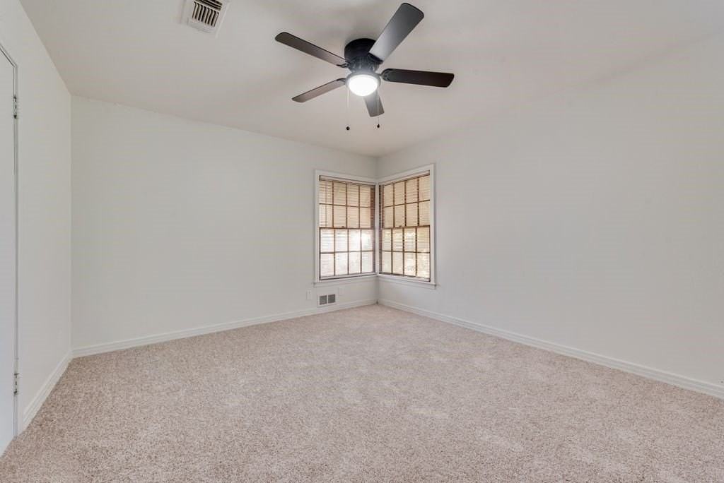 1233 Marion Ave - Photo 5 of 15