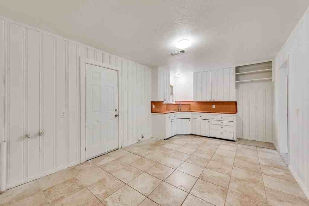 1233 Marion Ave - Photo 7 of 15