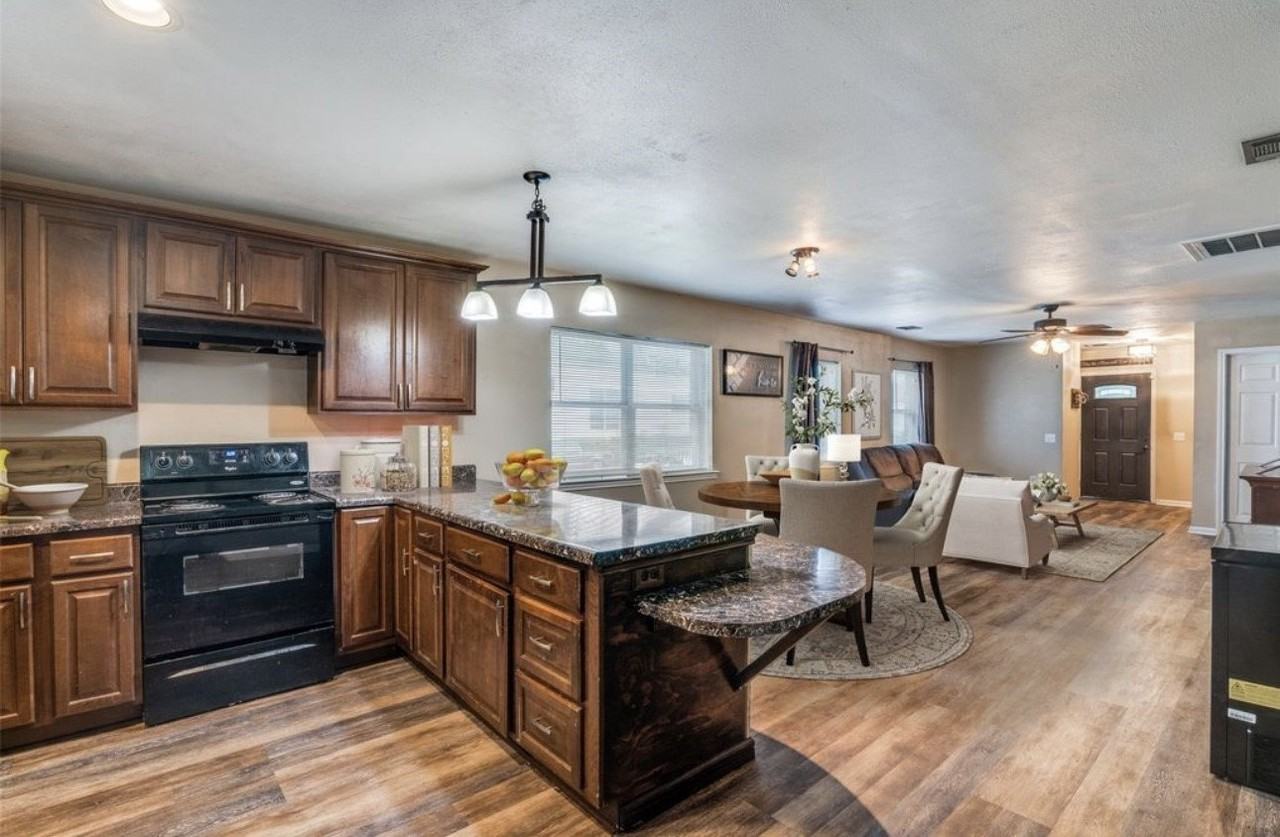 309 Emma Jane St - Photo 4 of 16