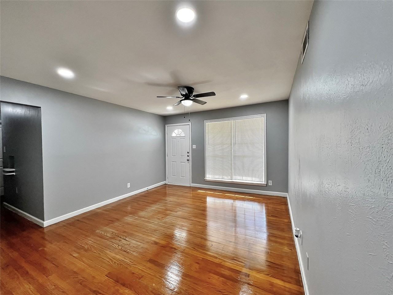 714 Cranbrook Ln - Photo 4 of 17