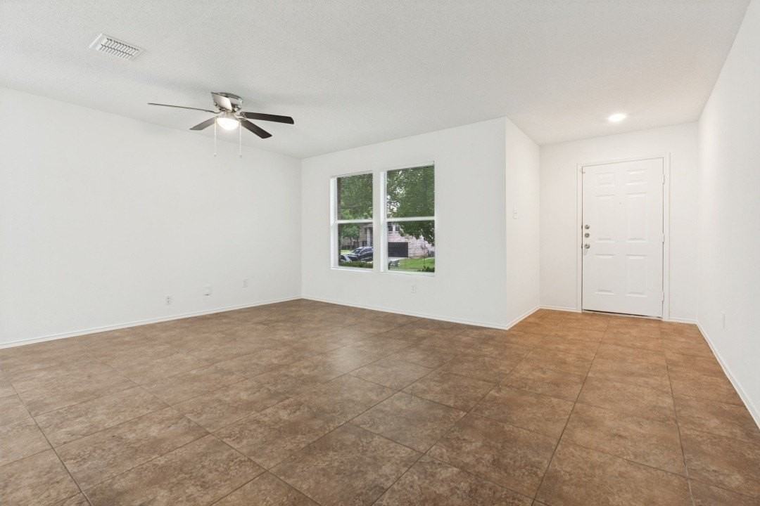2508 Clear Brook Dr - Photo 4 of 24