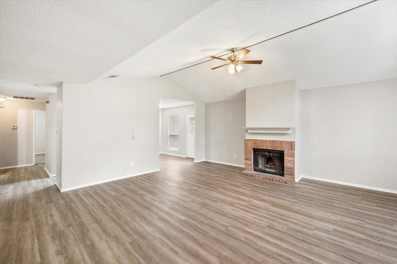 1217 Hidden Creek Dr - Photo 5 of 25
