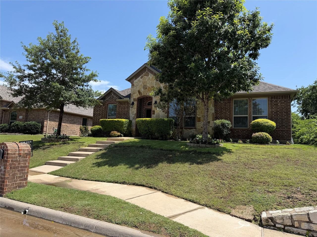 2607 Idlewood Dr - Photo 2 of 21