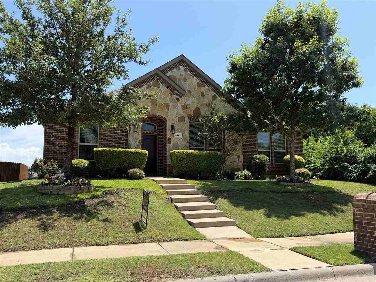 2607 Idlewood Dr - Photo 3 of 21