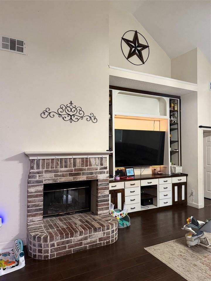 1137 Robin Cir - Photo 3 of 23