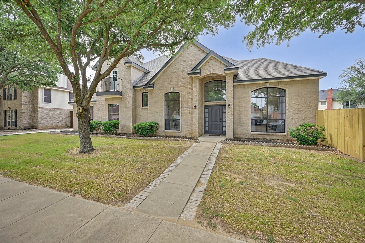 2735 Water Oak Dr - Photo 2 of 40