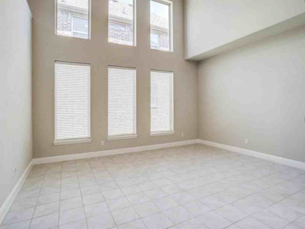 5405 Tuscarora Trl - Photo 4 of 23