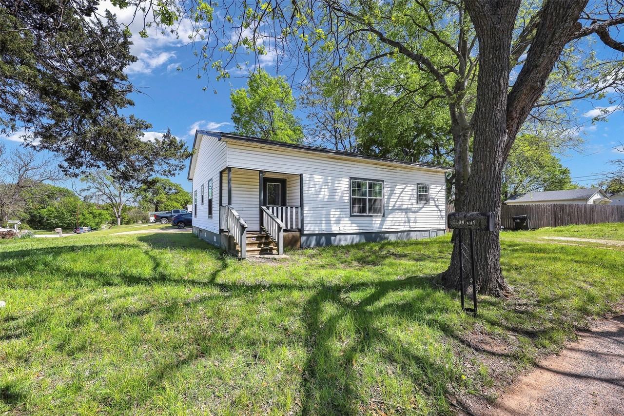 1130 W Day St - Photo 2 of 17