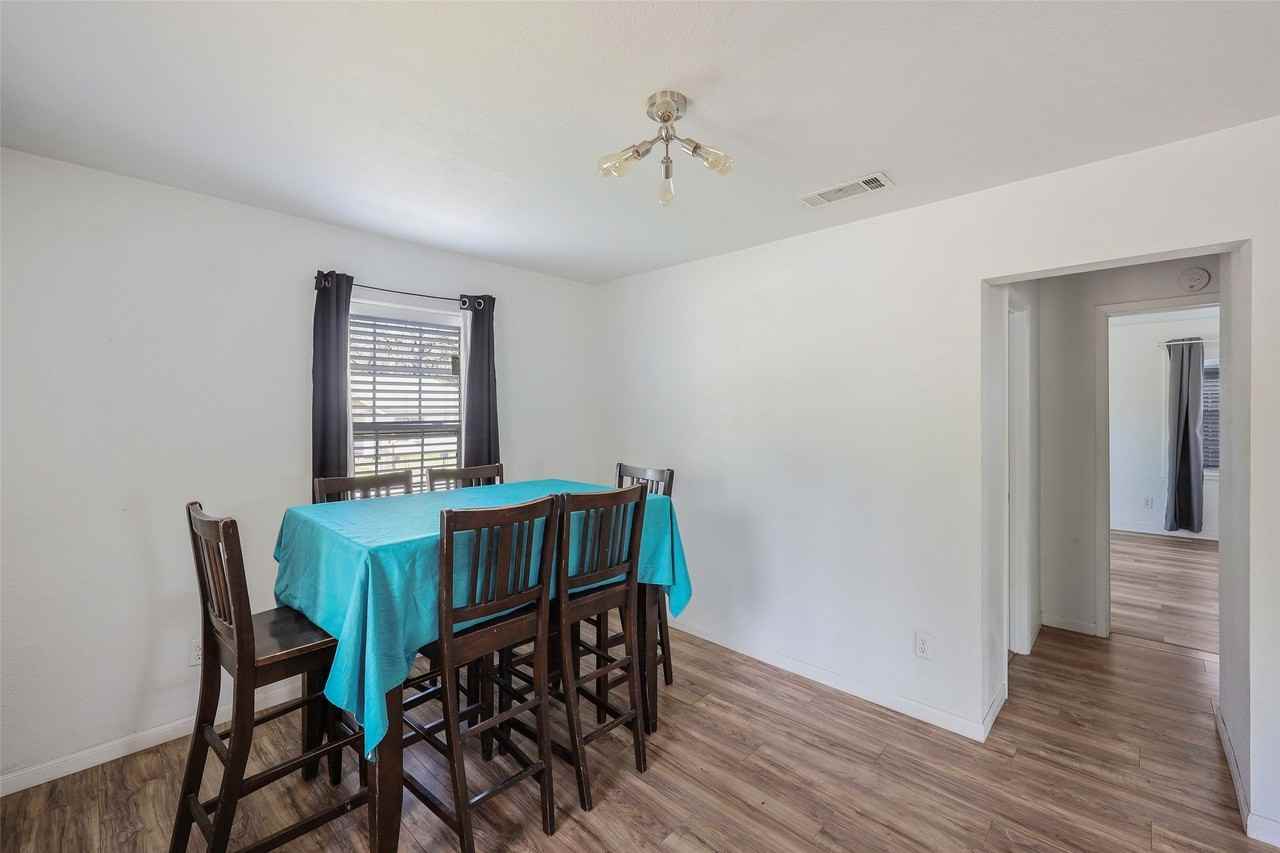 1130 W Day St - Photo 6 of 17