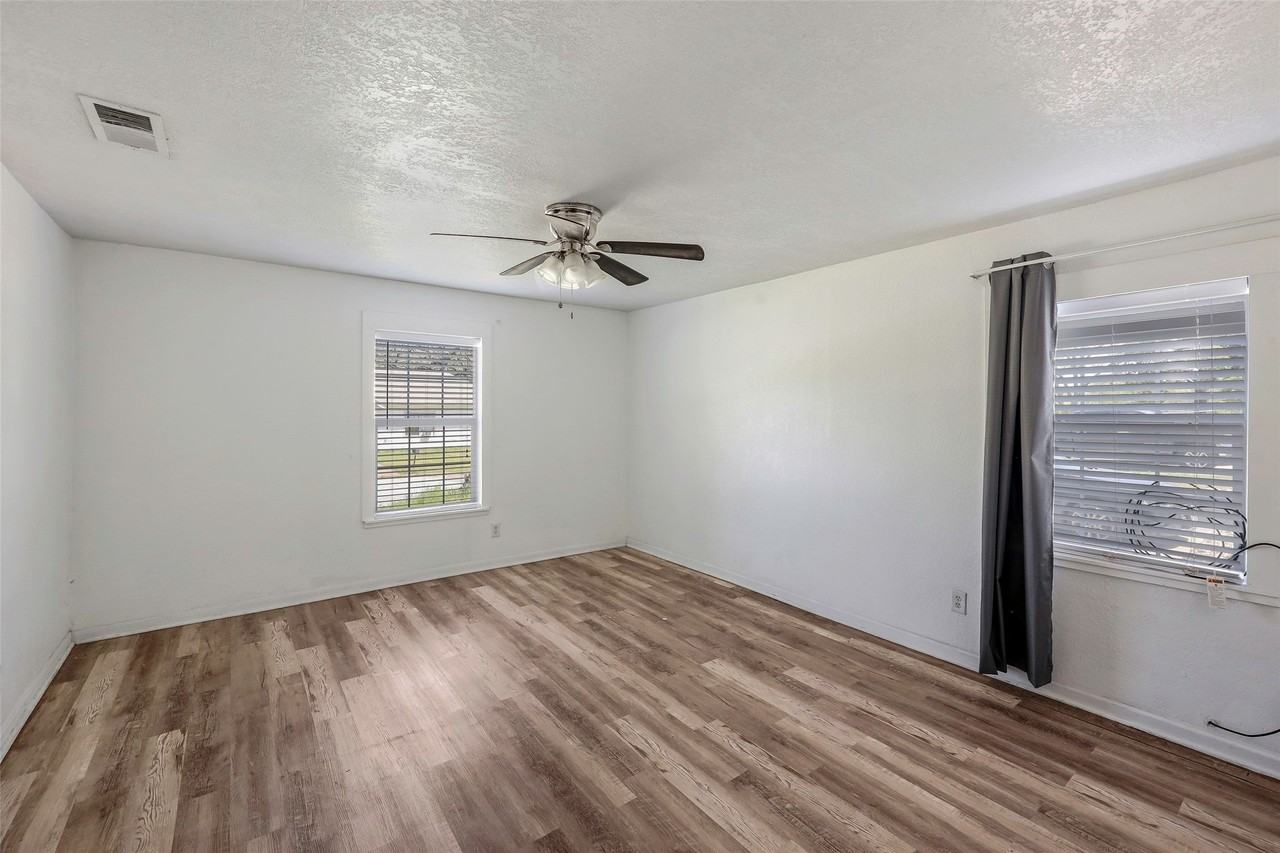 1130 W Day St - Photo 7 of 17