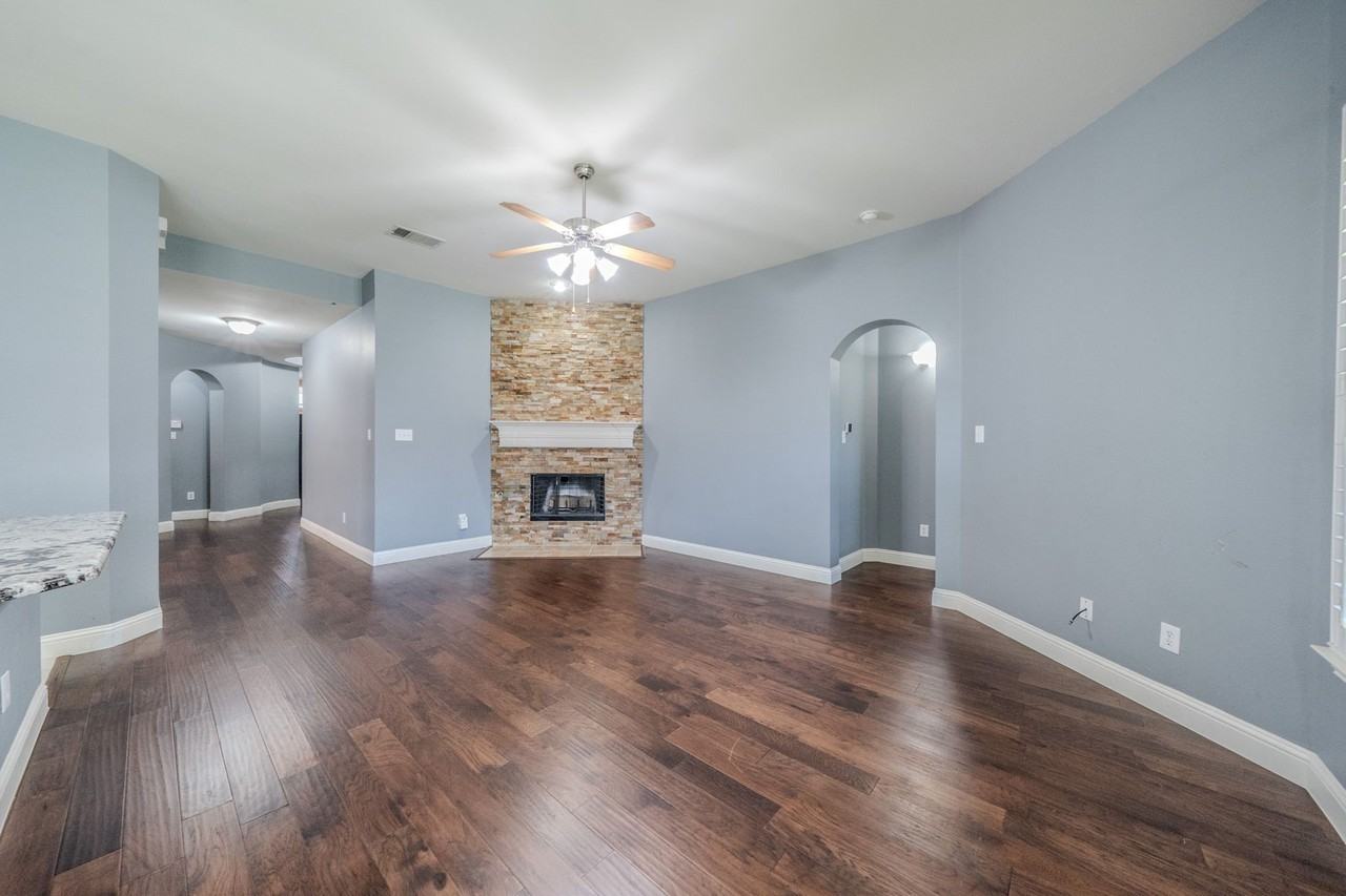 1717 Lake Eden Dr - Photo 3 of 26