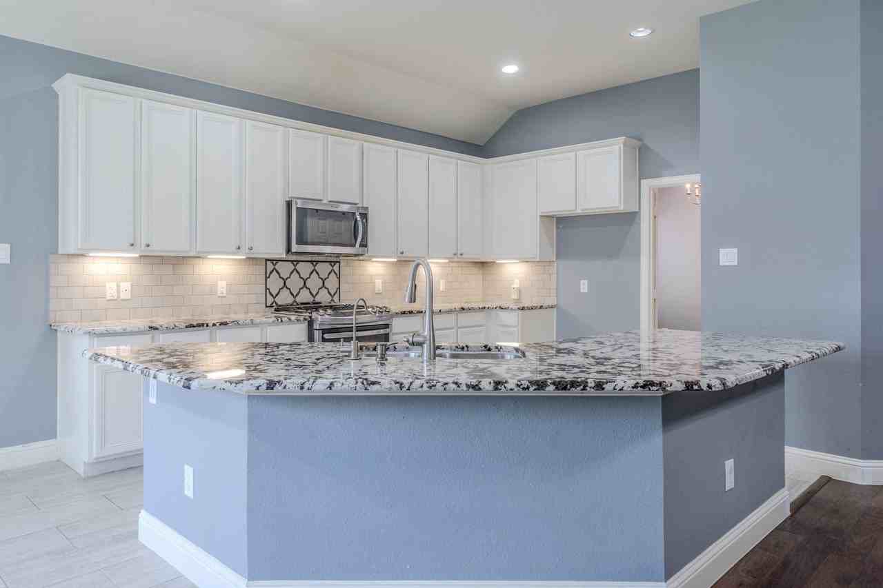 1717 Lake Eden Dr - Photo 4 of 26