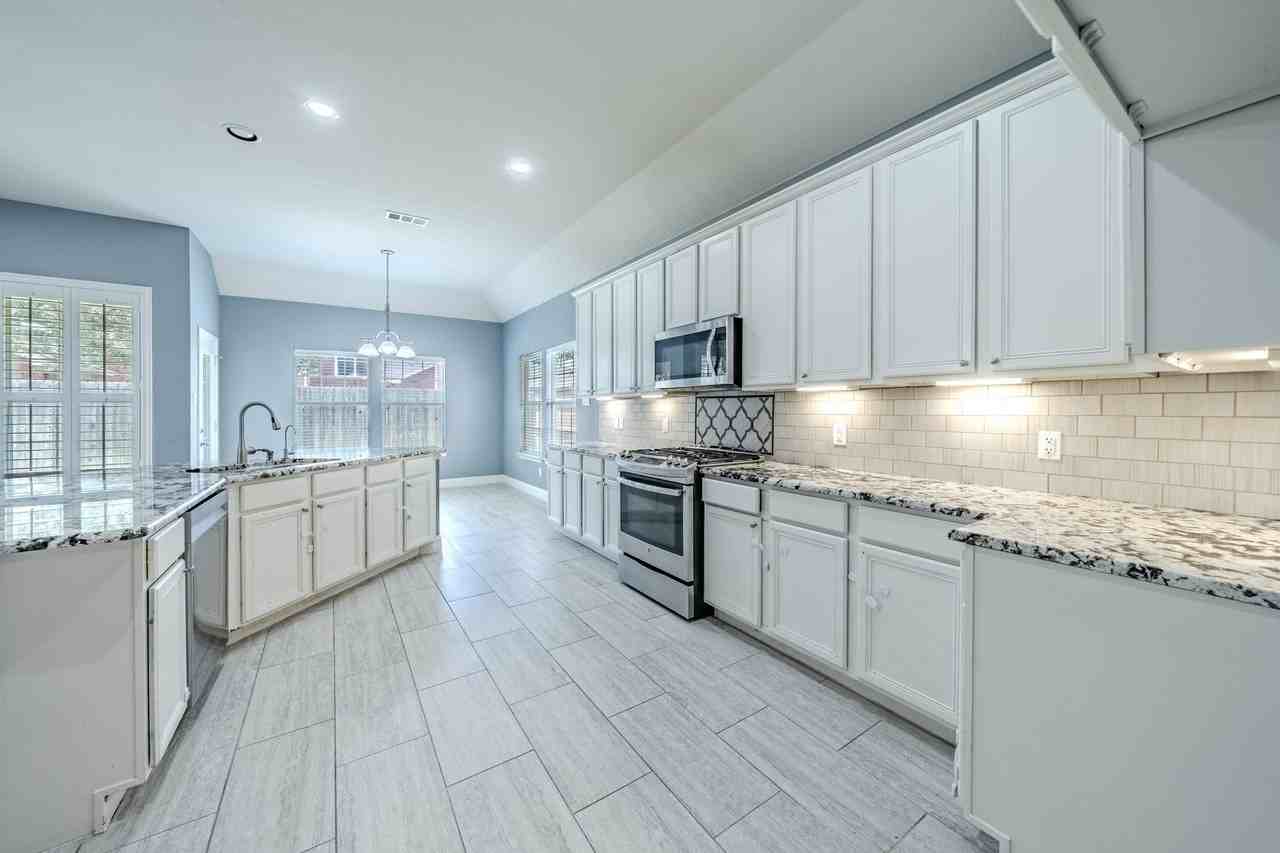 1717 Lake Eden Dr - Photo 5 of 26