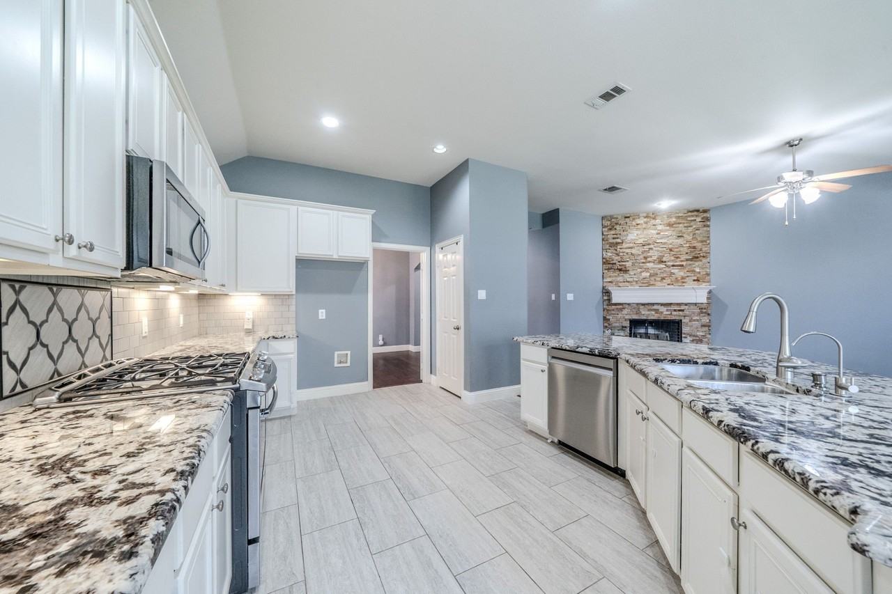 1717 Lake Eden Dr - Photo 6 of 26
