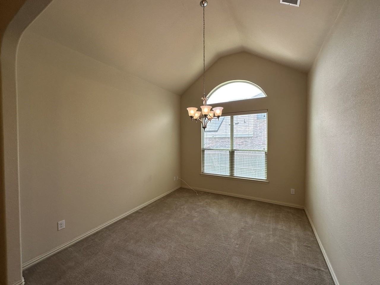 7420 Rose Crest Blvd - Photo 4 of 15