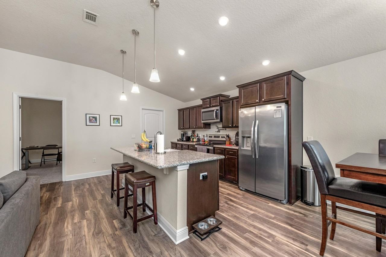 5101 Peach Dr - Photo 2 of 27