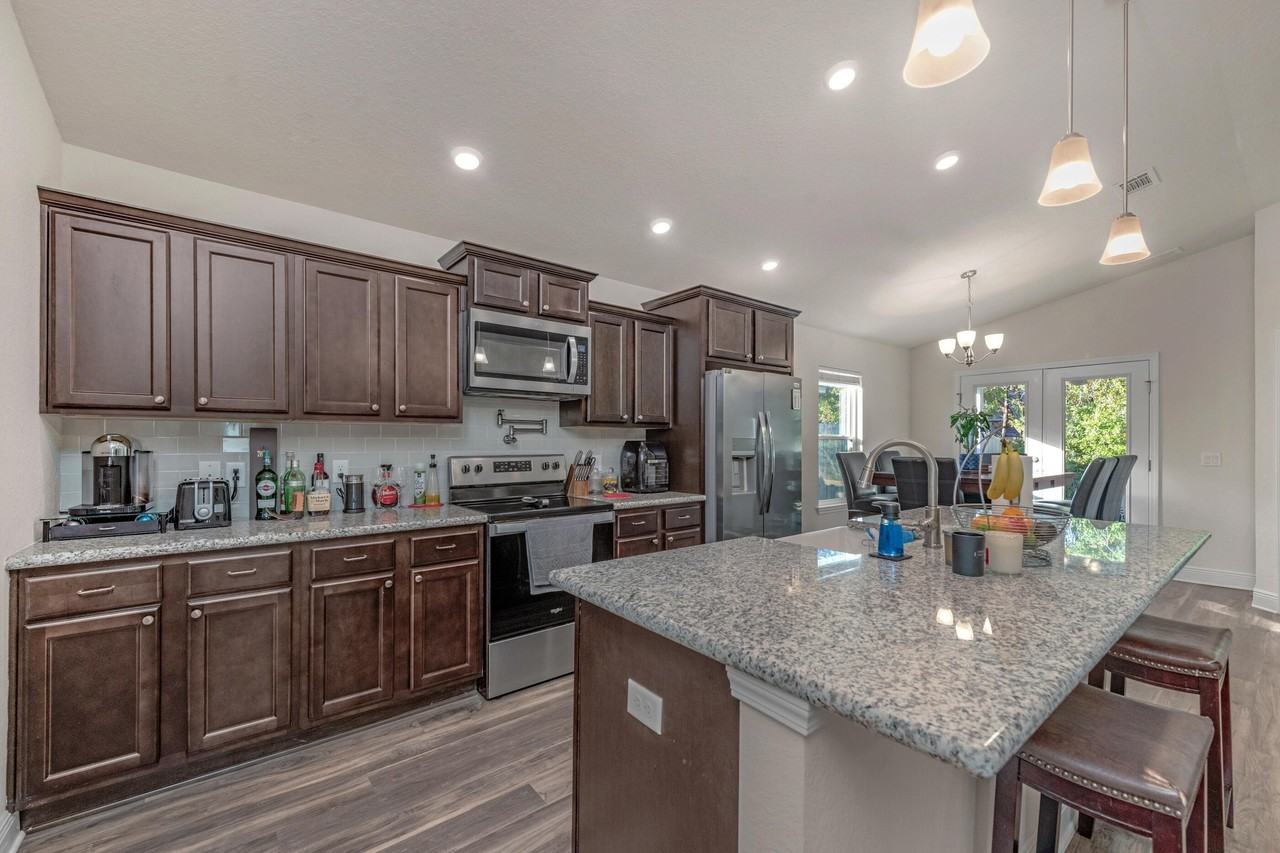 5101 Peach Dr - Photo 3 of 27