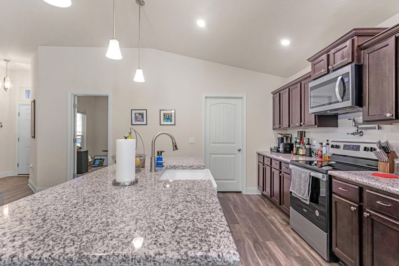 5101 Peach Dr - Photo 4 of 27