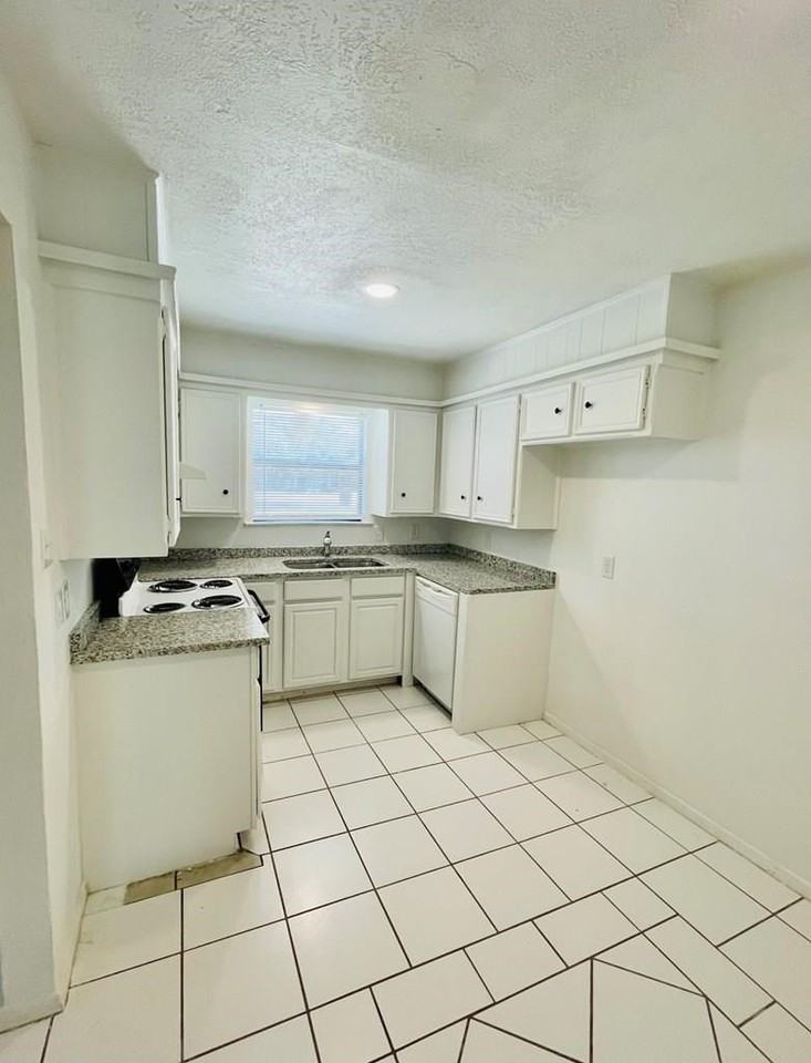 1203 Redwood Dr Apt A #A - Photo 7 of 12