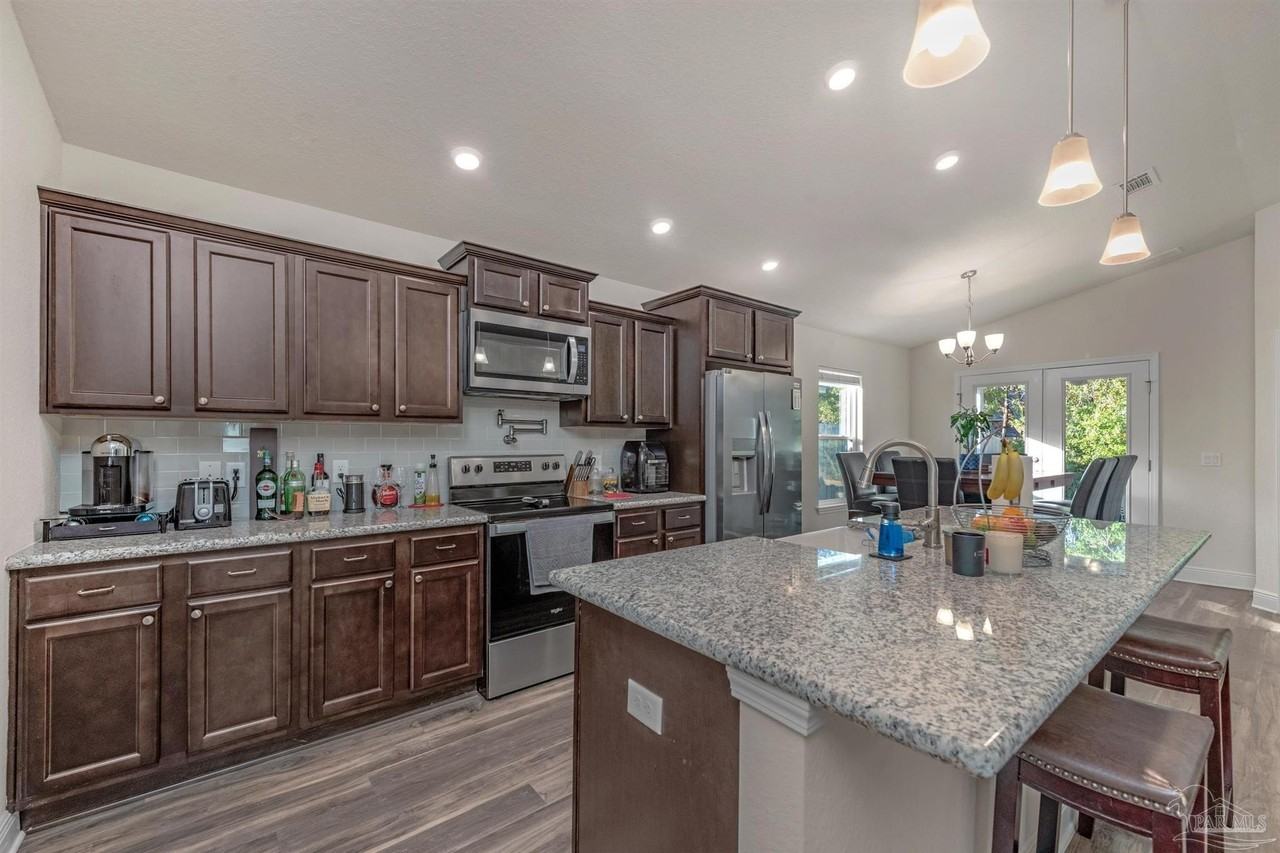5101 Peach Dr - Photo 2 of 27