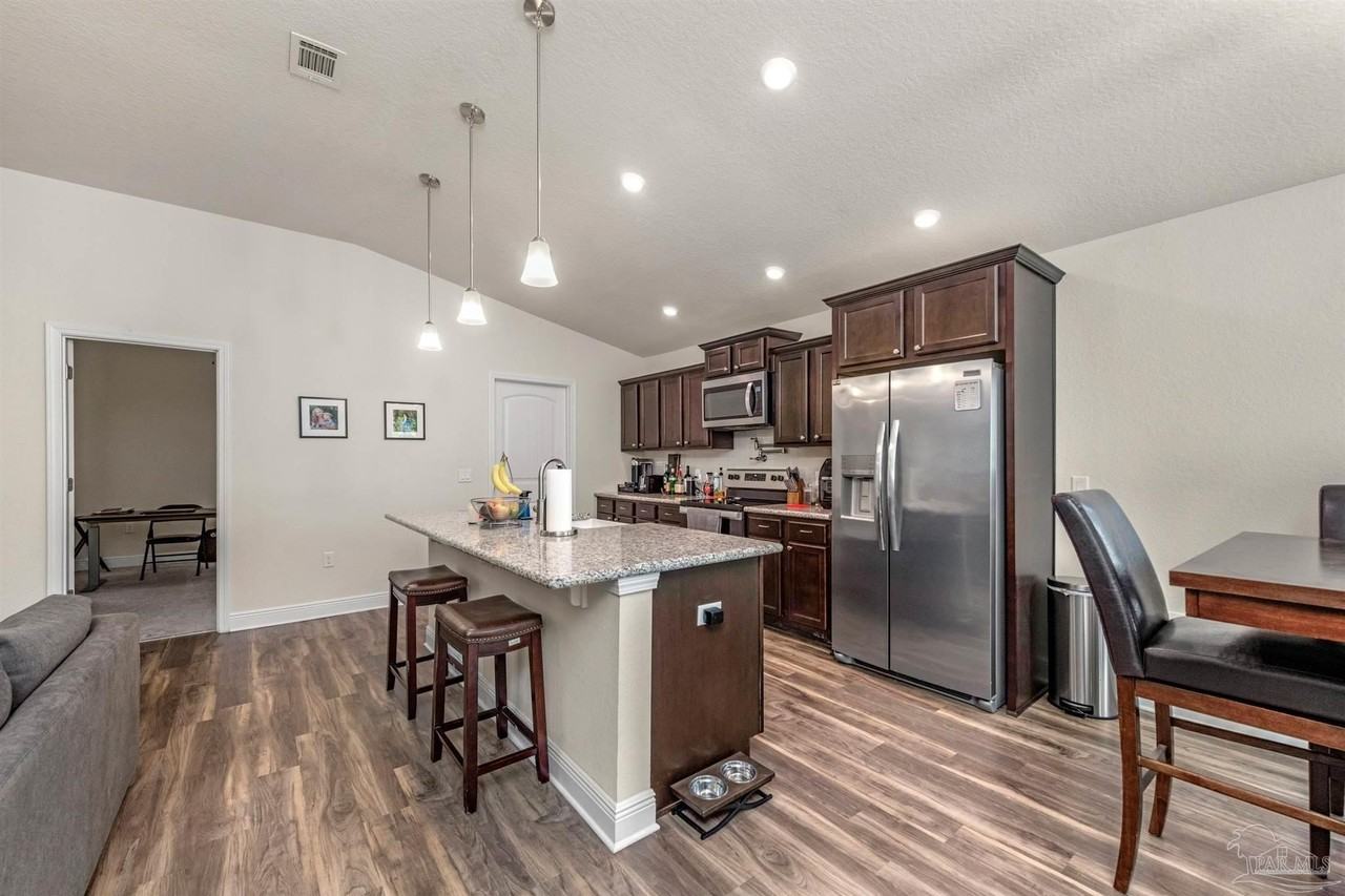 5101 Peach Dr - Photo 3 of 27