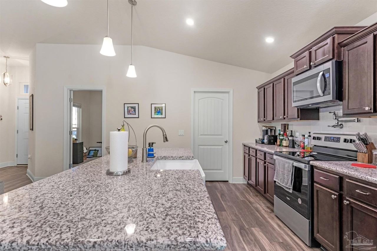 5101 Peach Dr - Photo 4 of 27