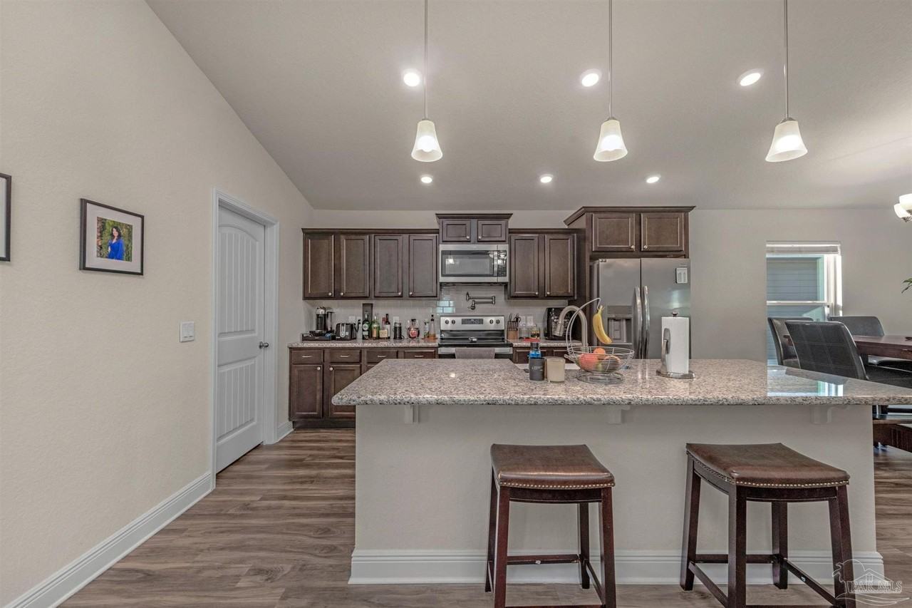 5101 Peach Dr - Photo 5 of 27