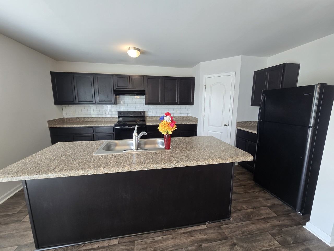 129 Maple Tree Ln #1 - Photo 3 of 40