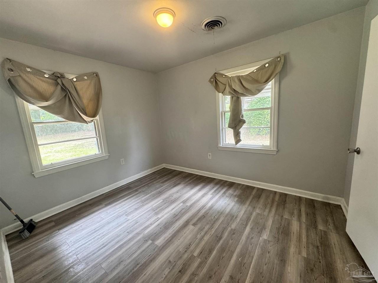 6437 Magnolia St - Photo 5 of 13