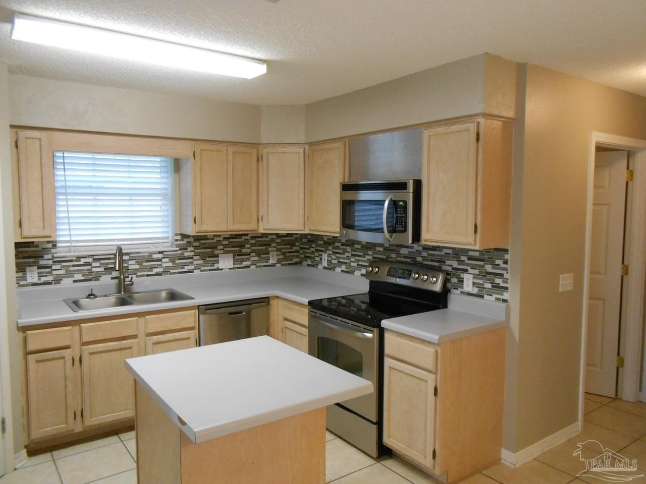 1921 Merlin Rd - Photo 5 of 18