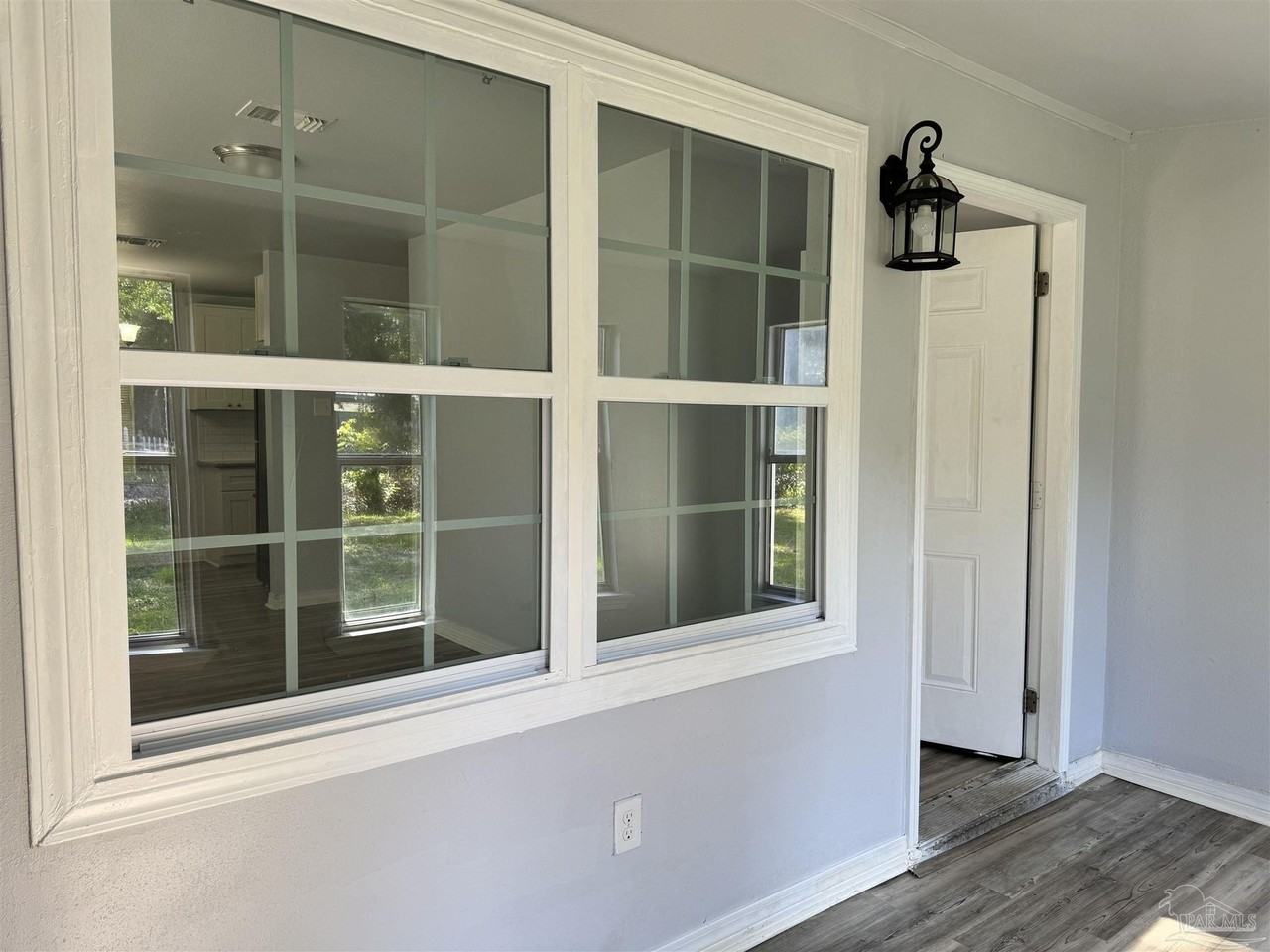 6130 Syrcle Ave - Photo 3 of 20