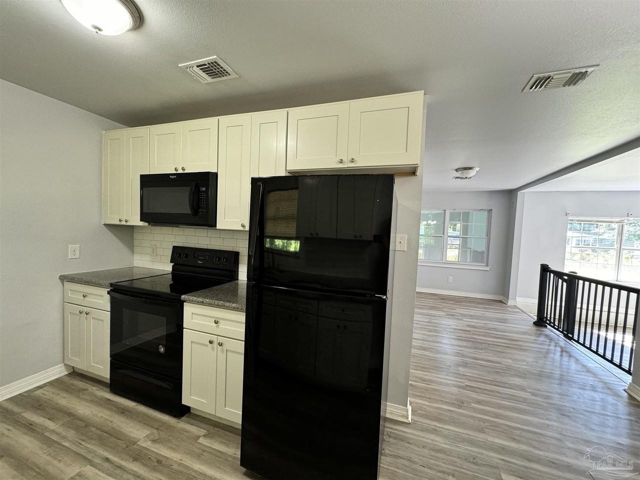 6130 Syrcle Ave - Photo 4 of 20